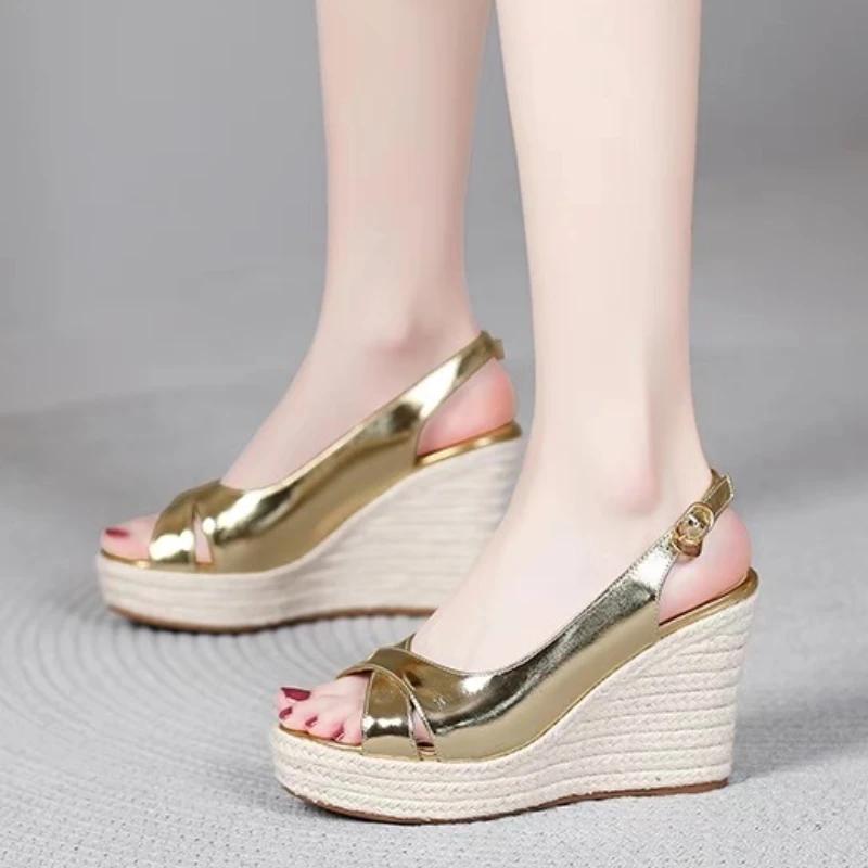 

Женские сандалии на платформе и танкетке, плетеные летние туфли, новые роскошные туфли-лодочки на высоком каблуке, шлепанцы 2025, с ремешком на пятке, с открытым носком, Sandalias 35 золотой