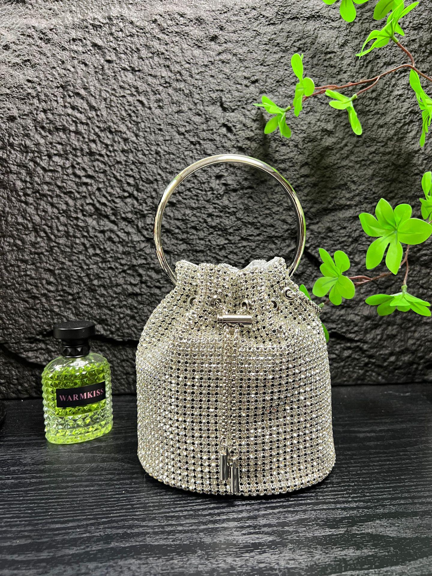 Женская сумка-ведро с кисточками Diamond Tassel 2024 Вариант через плечо 2433₽