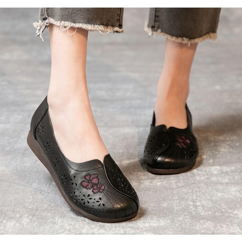 2.5cm Spring and Summer New Mother Sandals Flat Non-slip Hollow National Wind Breathable Women's Shoes