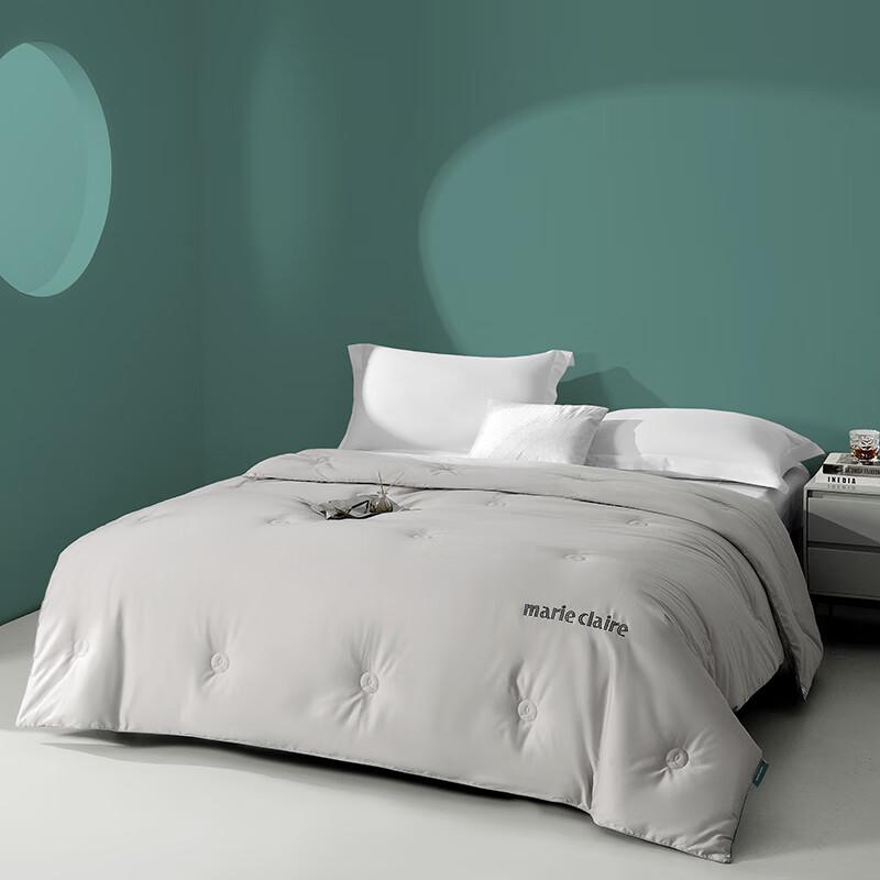 

Jia Ren Parisian Style Cotton Sateen Blend Quilt