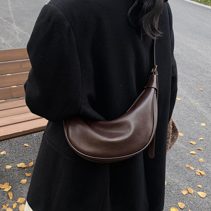 Premium messenger bag women's 2025 autumn and winter new fashion shoulder leisure bag niche versatile dumpling bag