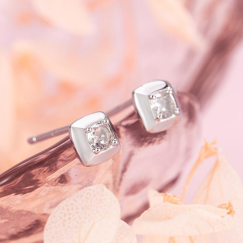 Elegant Geometric Square Stud Earrings for Women - Versatile and Chic