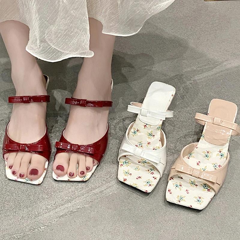 Modne Eleganckie Sandały na Wysokim Obcasie z Kwadratowym Noskiem Kobiety Lato Nowe Węzeł Łukowy Winna Czerwień Sandał Damski na Wesele Lakierowany Sandał Mujer