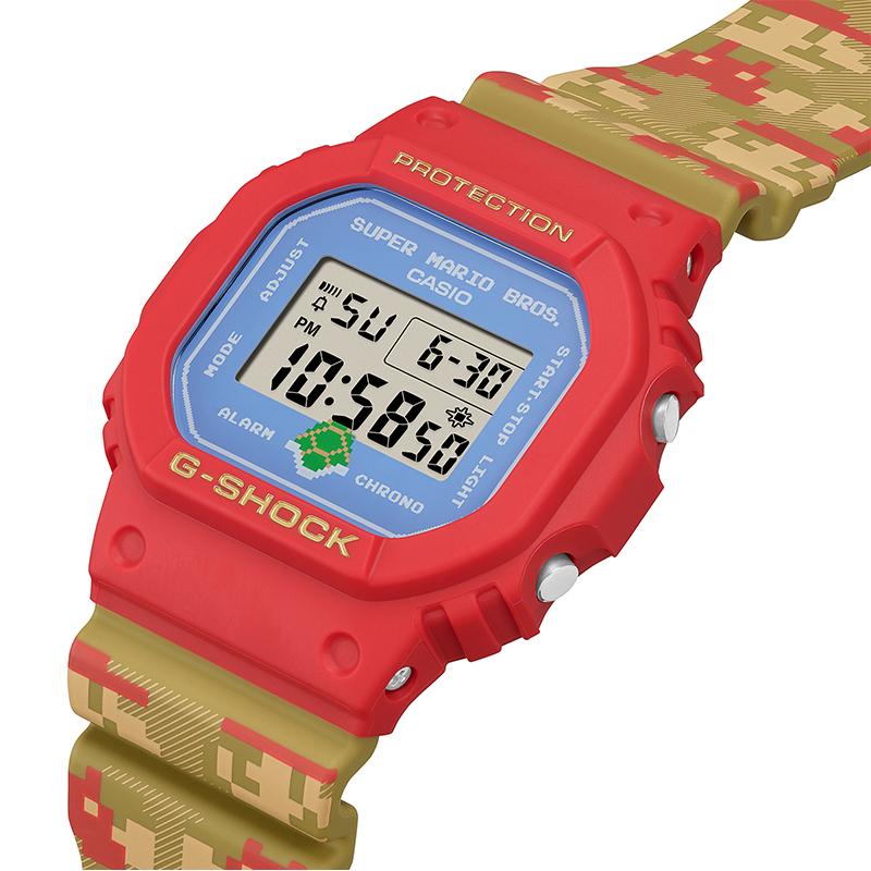 Casio G-Squad G-Shock Super Mario Bros. Collaborazione Quadrato Antiurto Impermeabile Sportivo Quarzo Orologio Uomo Blu DW-5600SMB-4PR