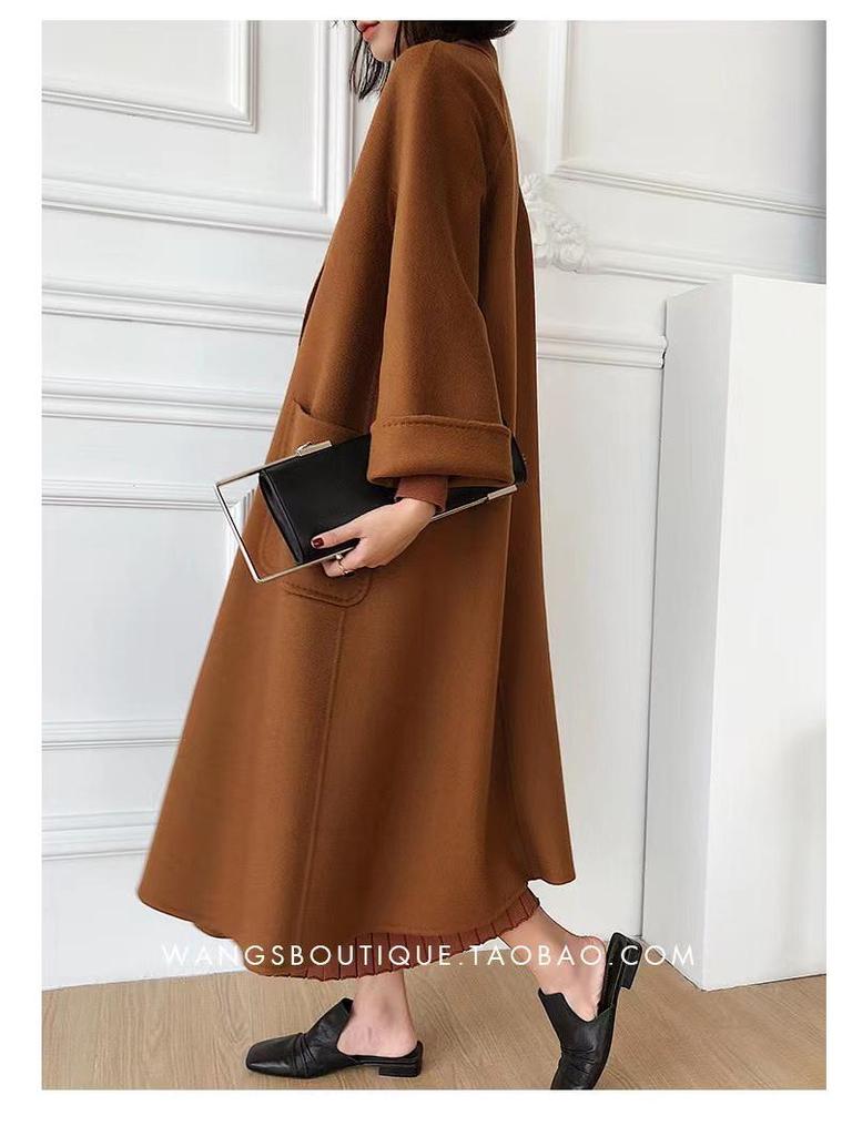 Max Family Style 2023 Women's Extra Long Wool Coat in New Water Ripple Design