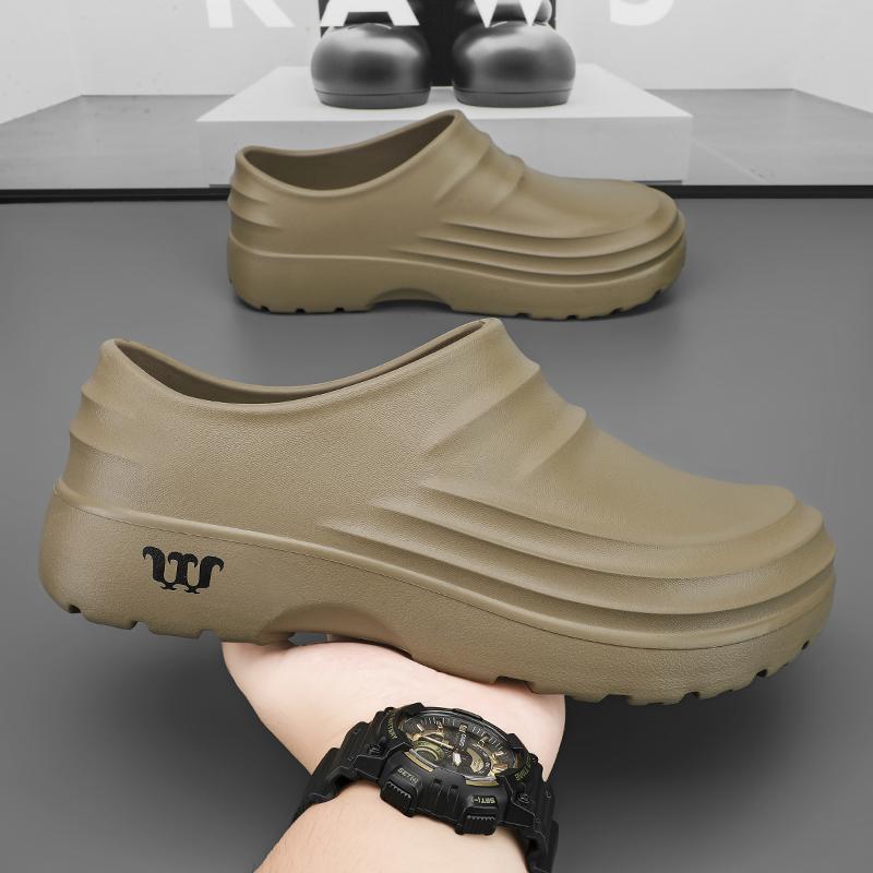 Fashion Summer Men's Shoes Anti Slip Indoor Kitchen Work Lightweight Waterproof New Fashion Garden Shoes Anti Slip Beach Shoes 39-48