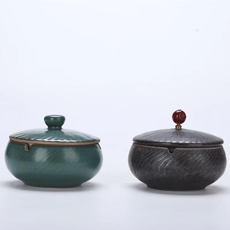 European Ceramic Ashtray with Lid Kiln Glazed Desktop Ashtray Retro Ashtray Ornaments Creative Home Anti-fly Ash Storage Box