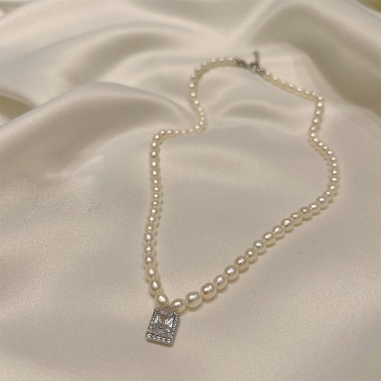 

2025 Высококлассное ретро ожерелье-ключица из искусственного жемчуга для женщин