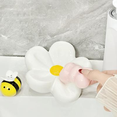 Creative Daisy Flower Drain Soap Box Household No Punching Bathroom Cartoon Clover Ceramic Soap Dish Shelf