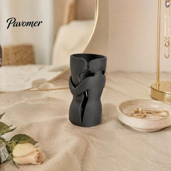 Modern Living Room Table Centerpiece Couple Embracing Abstract Vase, Matte Black Decorative Sculpture, Style Romantic Home Atmosphere Ornament