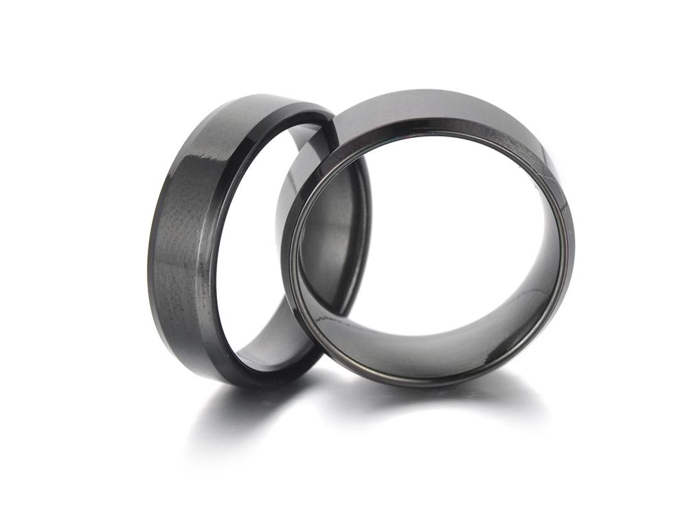 JeeMango Fashion Stainless Steel Glossy Rings For Women Men Simple Couple Titanium Steel Wedding Ring Jewelry Anneau JR18114