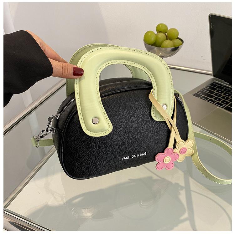 Today's popular niche design bags for women's new women's versatile messenger bags, portable shell bags