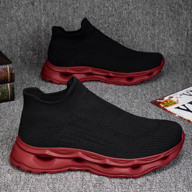 Men's and women's sports and fitness large-size mesh shoes, simple fly-woven elastic mesh, breathable one-pedal socks, black shoes.