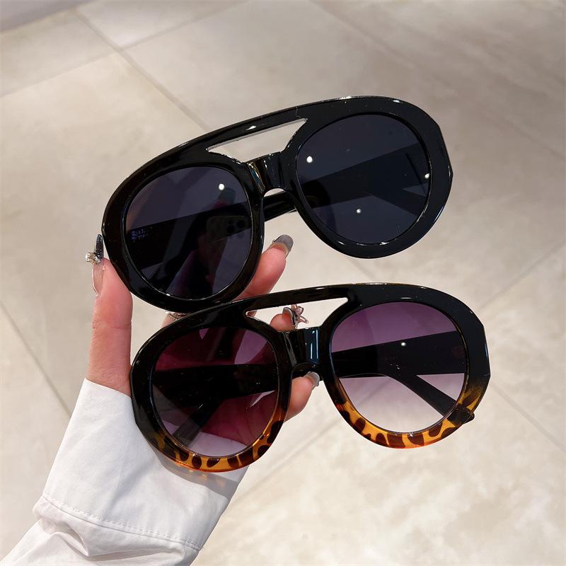 Vintage Brand Designer Round Oversized Sunglasses Women Fashion Trendy Leopard Frame Gradient Sun Glasses For Female Uv400