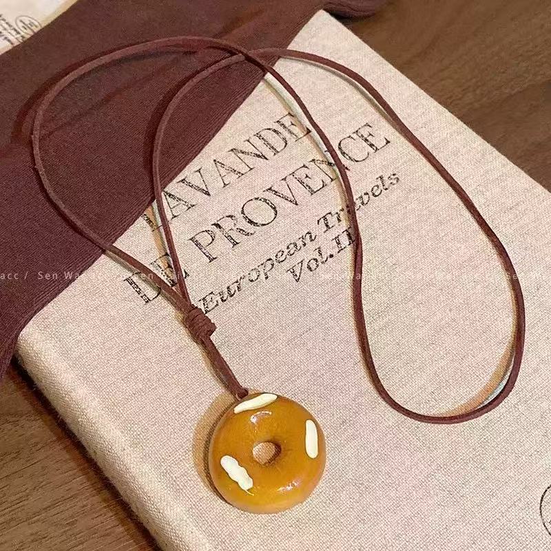 

Croissant croissant pendant necklace women s personalized niche sweater chain alkaline water bread pendant autumn and winter accessories