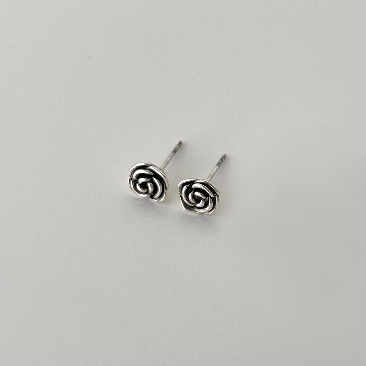 

Ретро мода роза серебряные игольчатые серьги-гвоздики женские уникальные индивидуальные высокие чувства череп коготь без прокалывания ушей клипсы мода