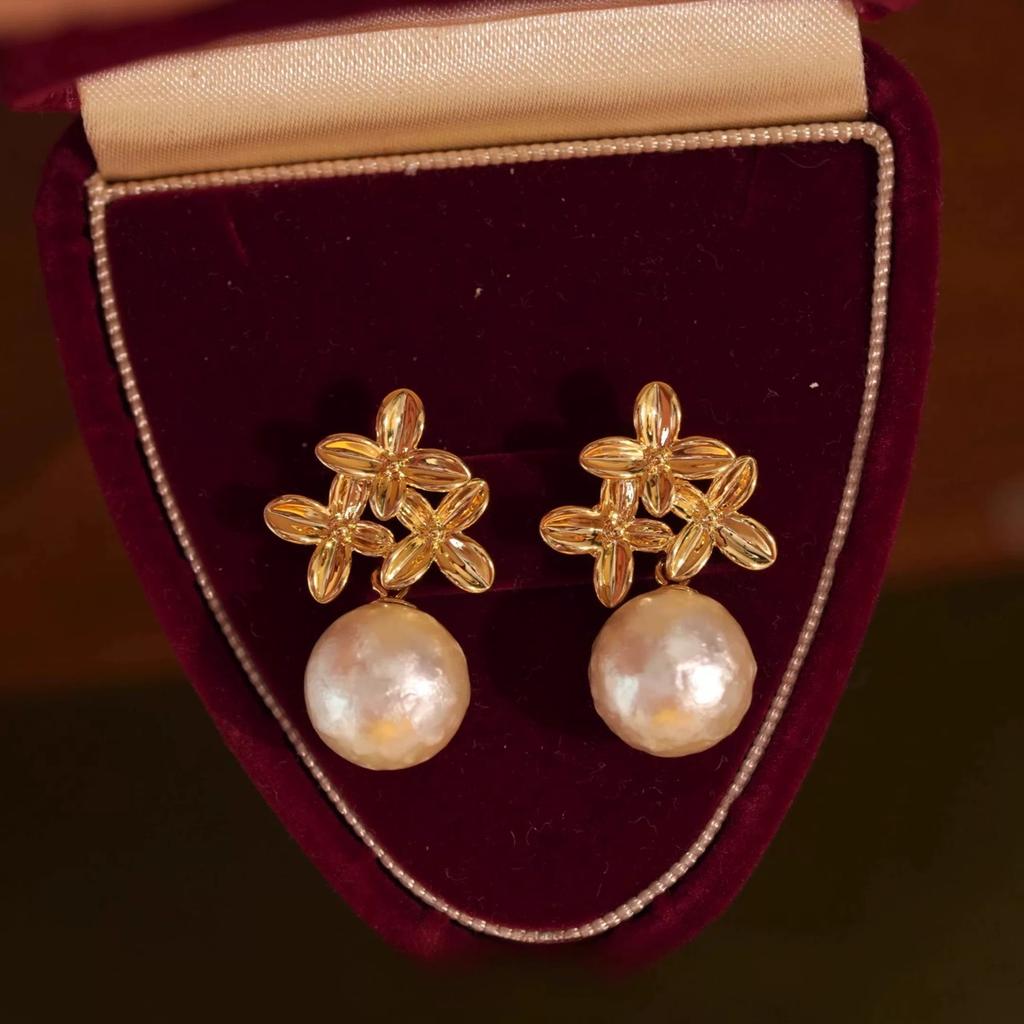 Golden flower French elegance temperament niche design sense natural freshwater Edison wrinkled pearl stud earrings