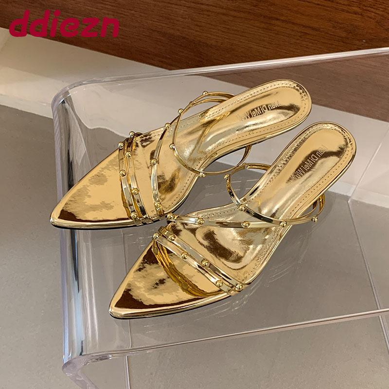 Fashion Footwear Low Heel Ladies Slippers Shoes Pointed Toe Fashion Metal Rivet Women Heeled Slides Slippers Female Sandals Shoes Pumps