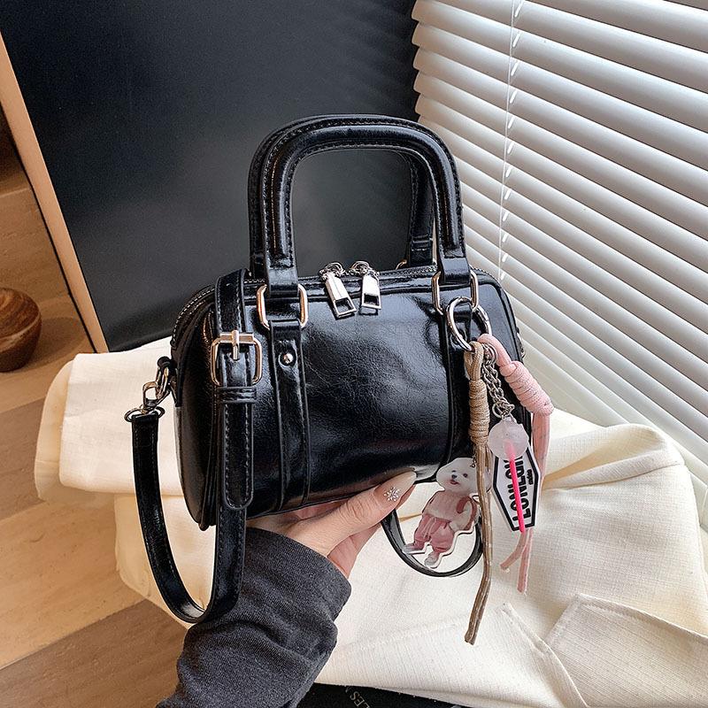Spring and Summer Super Hot Small Bag Women 2025 New Fashion Versatile Messenger Bag Popular Portable Boston Bag