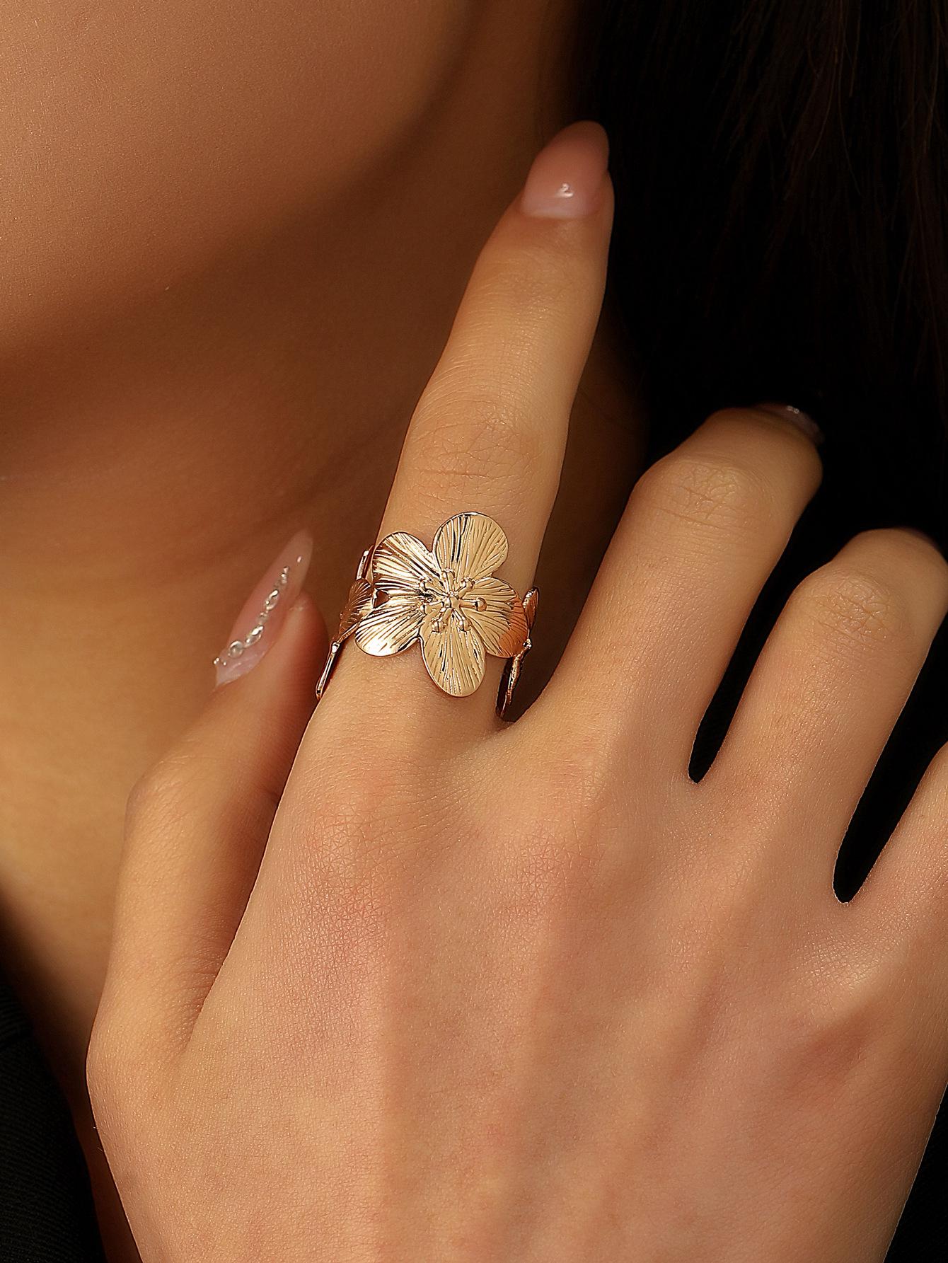 Комплект украшений из Трансграничного региона: Текстурированный цветочный дизайн - Серьги, Ожерелье, Браслет, Браслет на ногу, Кольцо, Браслет-манжета