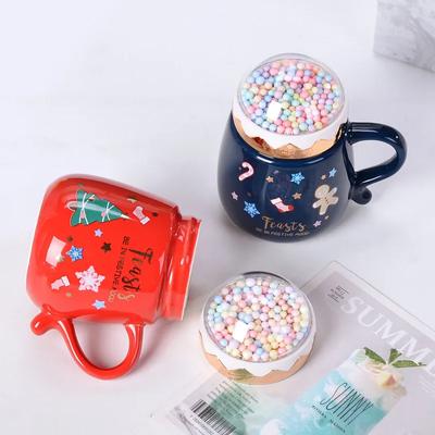 Weihnachtsbecher-Set mit Deckel und Löffel, Weihnachtsgeschenkbox-Set, Keramik, Cartoon-Pärchen, Weihnachtsmann, Milch- und Kakaotasse für das Home Office