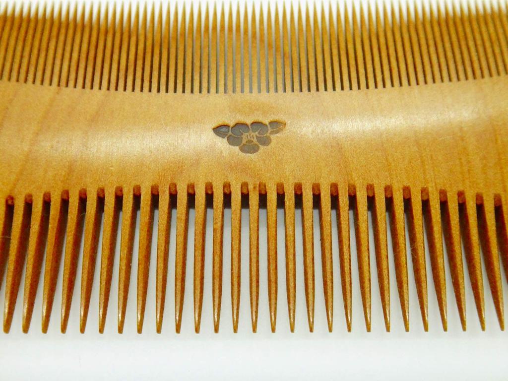 Suki Comb Camellia Comb Made by a Boxwood Comb Craftsman A Comb Specialized for Removing Dust from Supports Lice Removal Comb - - Hair. (camellia