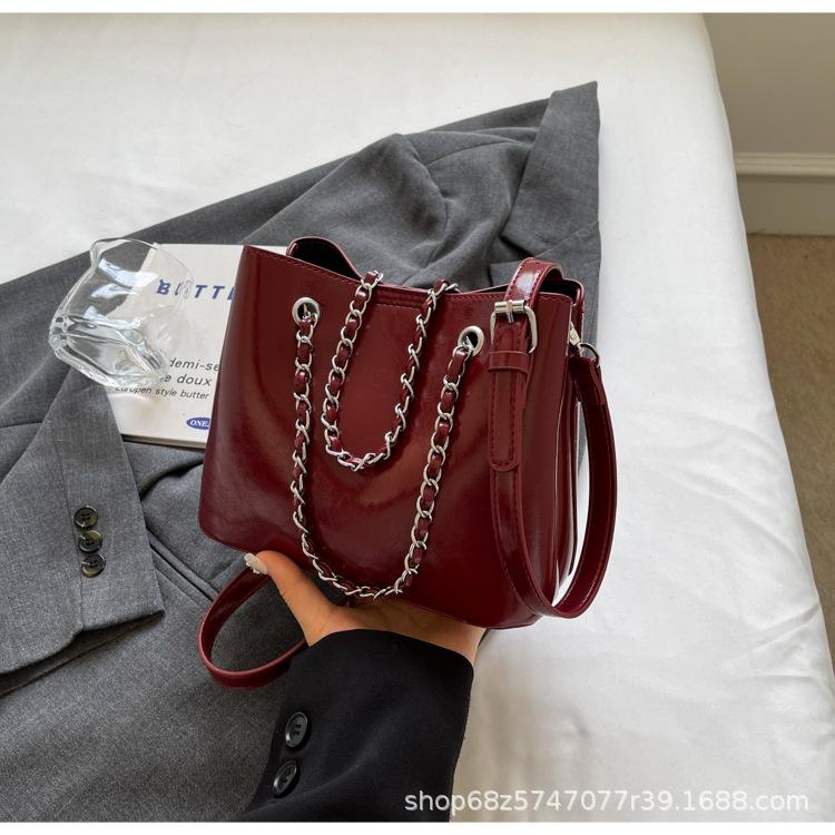 Simple Texture Chain Bucket Bag Women's 2025 New High-end Niche Versatile Crossbody Bag Fashionable Commuter Bag