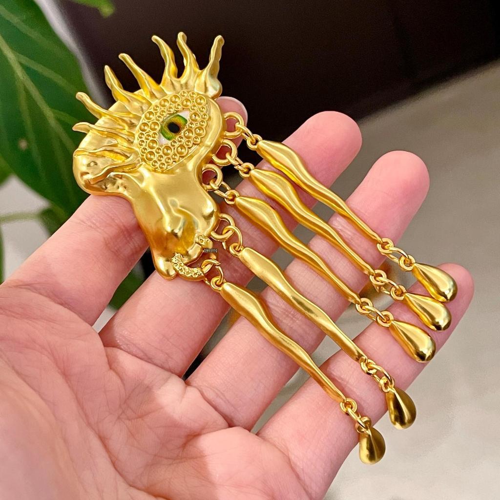 British Style Metal Eyeglasses Brooch - Unisex Retro Woolen Coat Accessory for Women