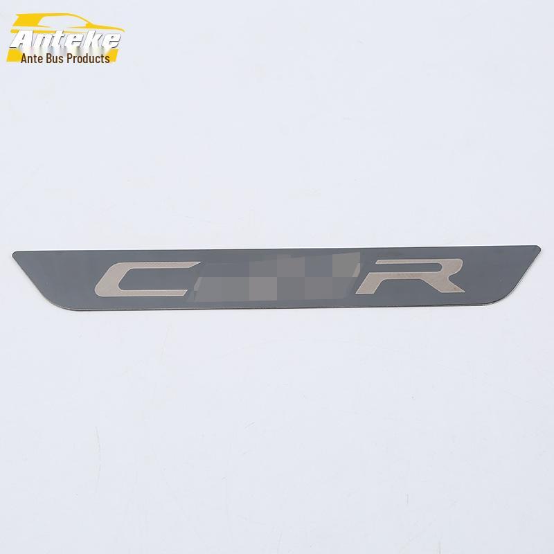 

Защитная накладка заднего бампера 18 CHR: Накладка на задний борт из нержавеющей стали, защитная педаль, декоративная блестка.