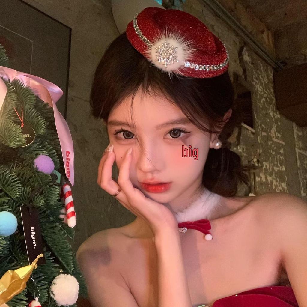 Elegant Rhinestone Pearl Snowflake Pompon Hair Clip - Festive Duckbill Headwear for Christmas