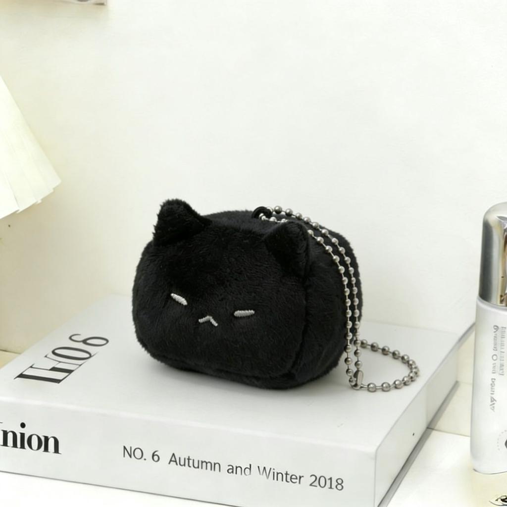 Square Cat Plush Keychain – Soft Kawaii Backpack Charm, Adorable Stuffed Animal Pendant for Bags, Keys & Room Decor