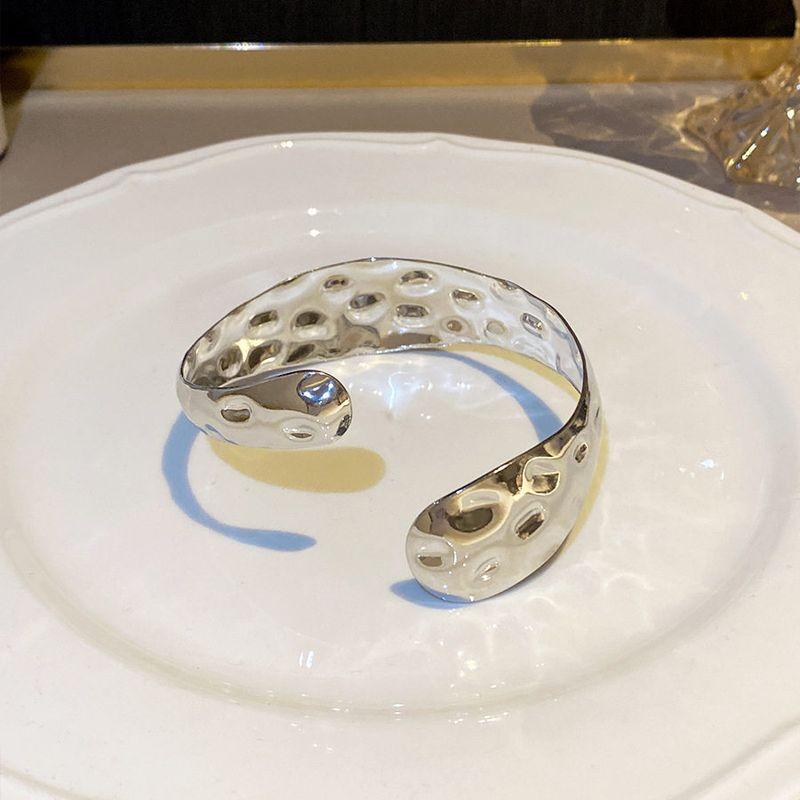 Style Special-Interest Design Snake-Shaped Armband Fashion, Personalized and Exaggerated Simulated Snakes Bracelet Metal Sweet Cool Sexy Arm Chain