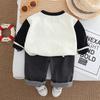 Jungen Colorblock Langarm Sweatshirt & T-Shirt Set mit modischen Kleinkindjeans.