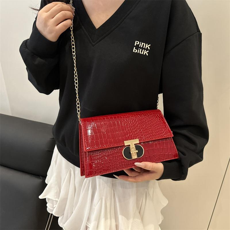 Retro fashion light luxury summer new women's bag chain simple personality single shoulder armpit messenger bag