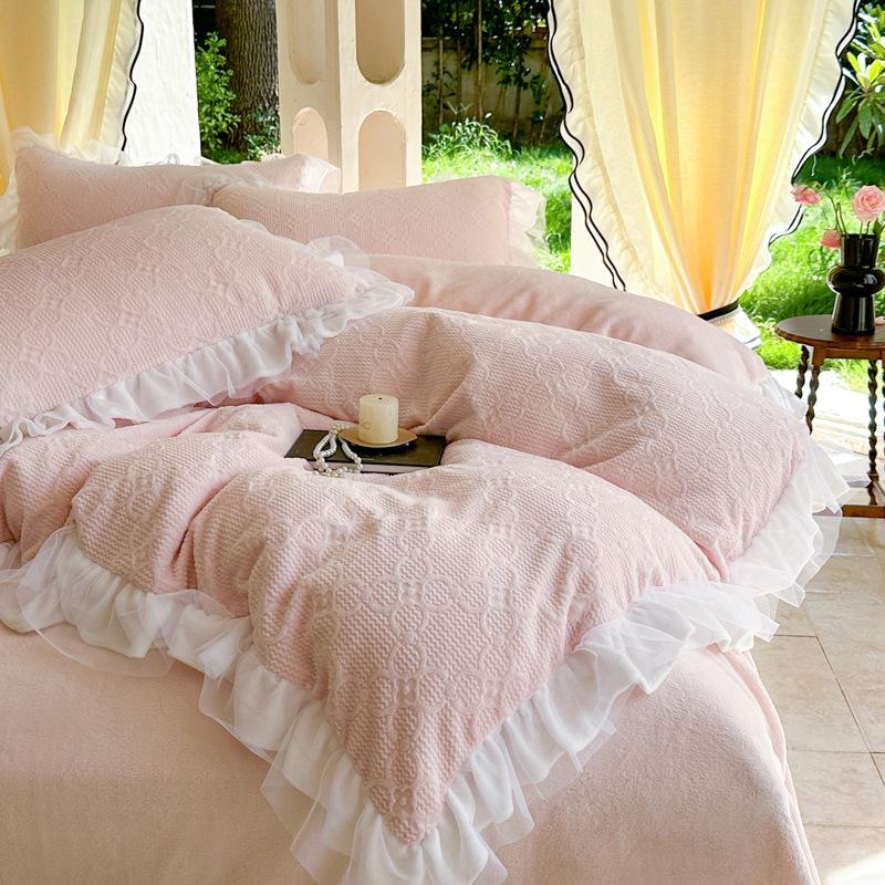 French Winter Warmth, Milk Velvet Four-piece Set, Anti-static Princess Style Lace, Carved Velvet Quilt Cover, Bedding