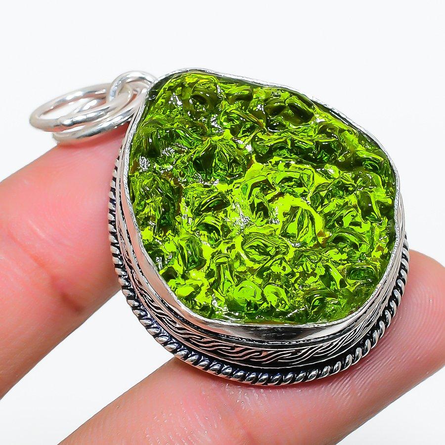 

Natural Moldavite Quartz Gemstone 925 Sterling Silver Gift Pendant 1.89 v6H27