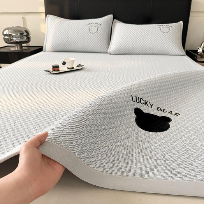 Cooling Mattress Summer Ice Silk Air-Conditioned Soft Mat Washable Foldable Embroidered Single Bed Mattress For Ultimate Comfort