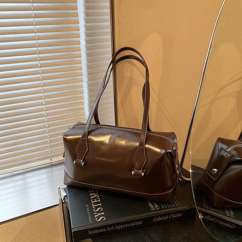 Chic Vintage Inspired Pillow Handbag For Women With Spacious Design And Soft Polyester Lining