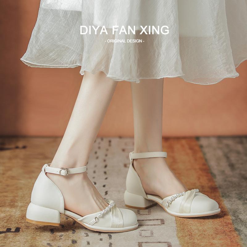 Baotou sandals women's summer new thick heel medium heel women's shoes one-word buckle sandals