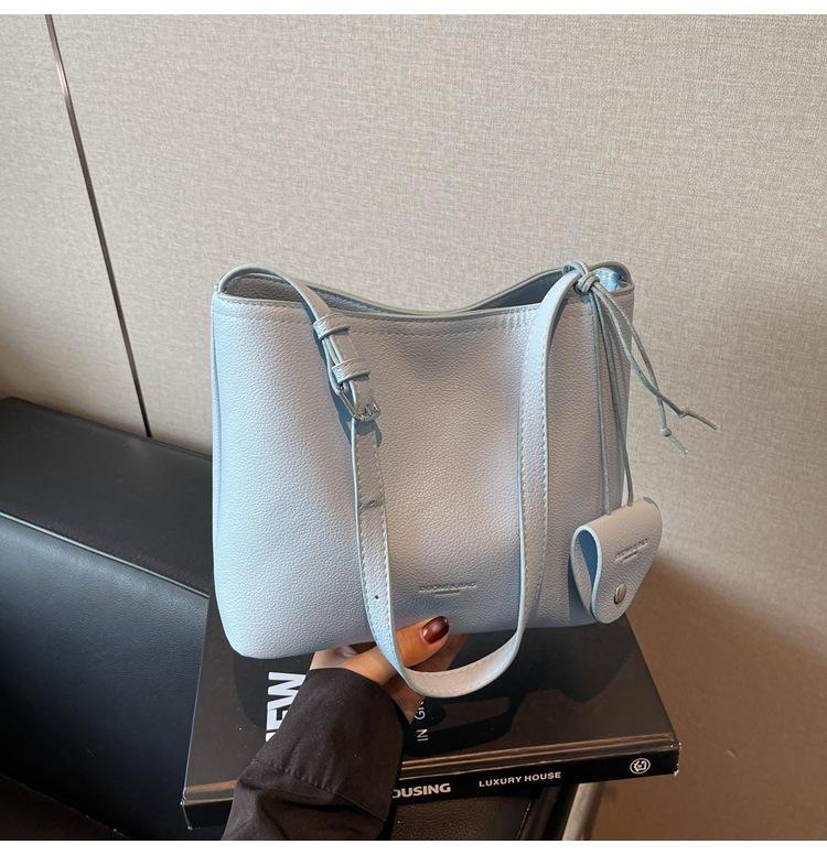 

Новая текстура щедрый ленивый ветер подмышечная женская сумка сумка-ведро повседневная маленькая нишевая сумка с узором личи синий