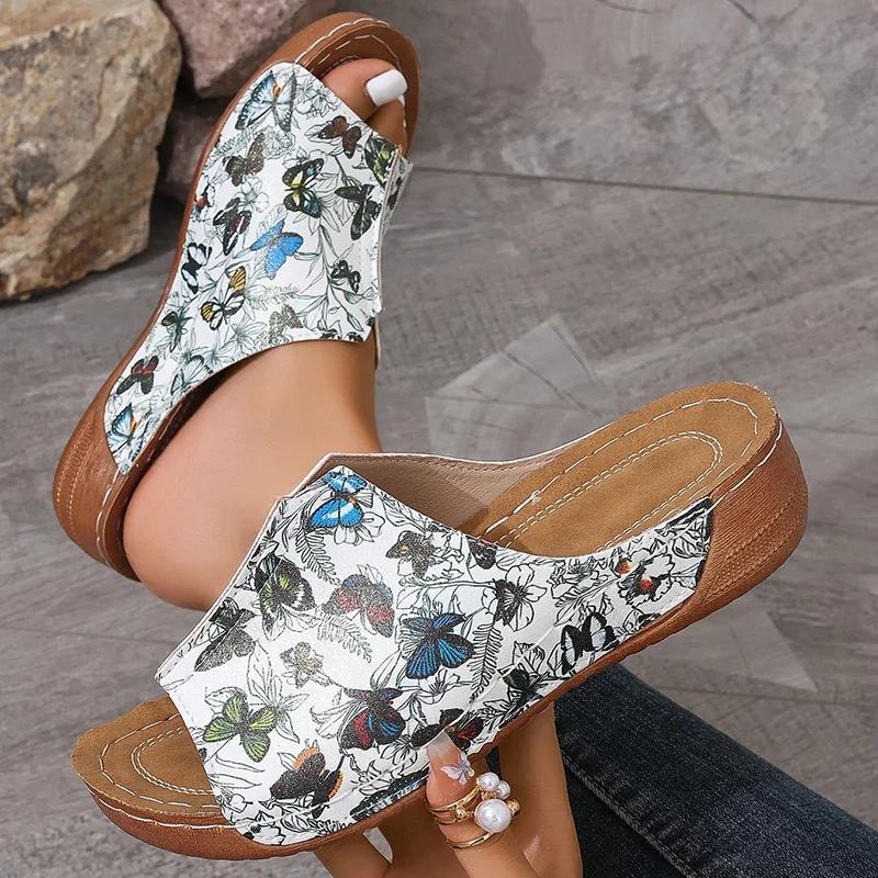 Fashion Butterfly Printed Wedge Slippers for Women Lightweight Peep Toe Platform Sandals Woman Summer 2025 Comfort Non Slip Beach Slides