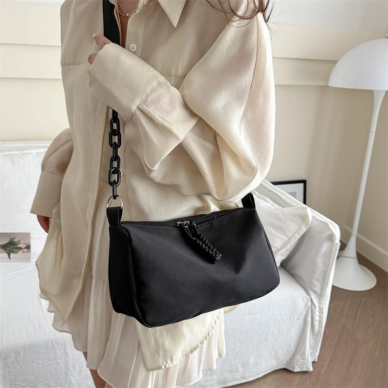 Fashionable Trendy Simple Shoulder Bag Unique Casual Commuter Pillow Bag For Women