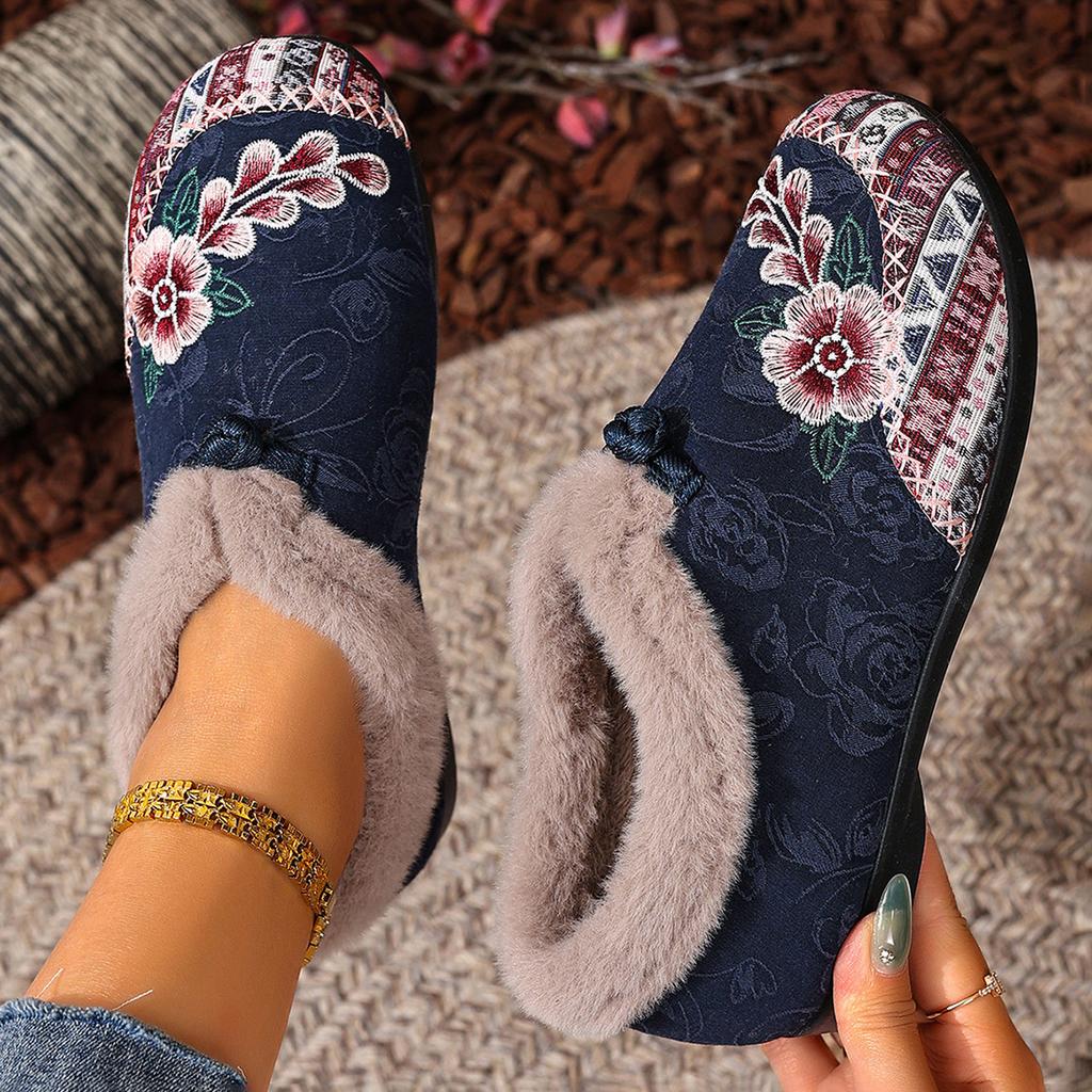 New cotton shoes women's velvet thickened middle-aged and elderly flat-soled embroidered shoes Chinese ethnic style one-pedal mother Hanfu shoes