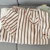 Pijama Feminino Plus Size Estilo Japonês Bordado Cão Salami – Conjunto Rosa com Listras, Manga Longa de Algodão