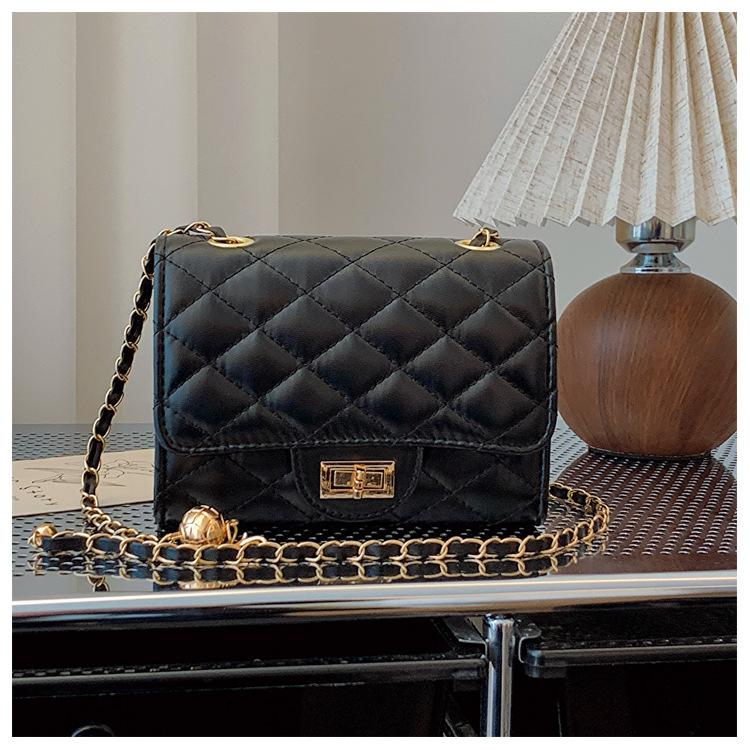 

Модный тренд Простая однотонная сумка с вышивкой Foreign Air Thread Rhomb Lock Chain Crossbody Shoulder Small Square Bag