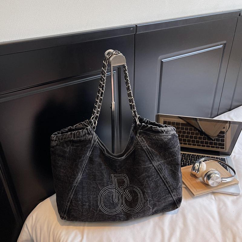 Schlaffe Denim-Großtasche Damenmode Große Tragetasche Herbst und Winter Vielseitige Ketten-Achseltasche