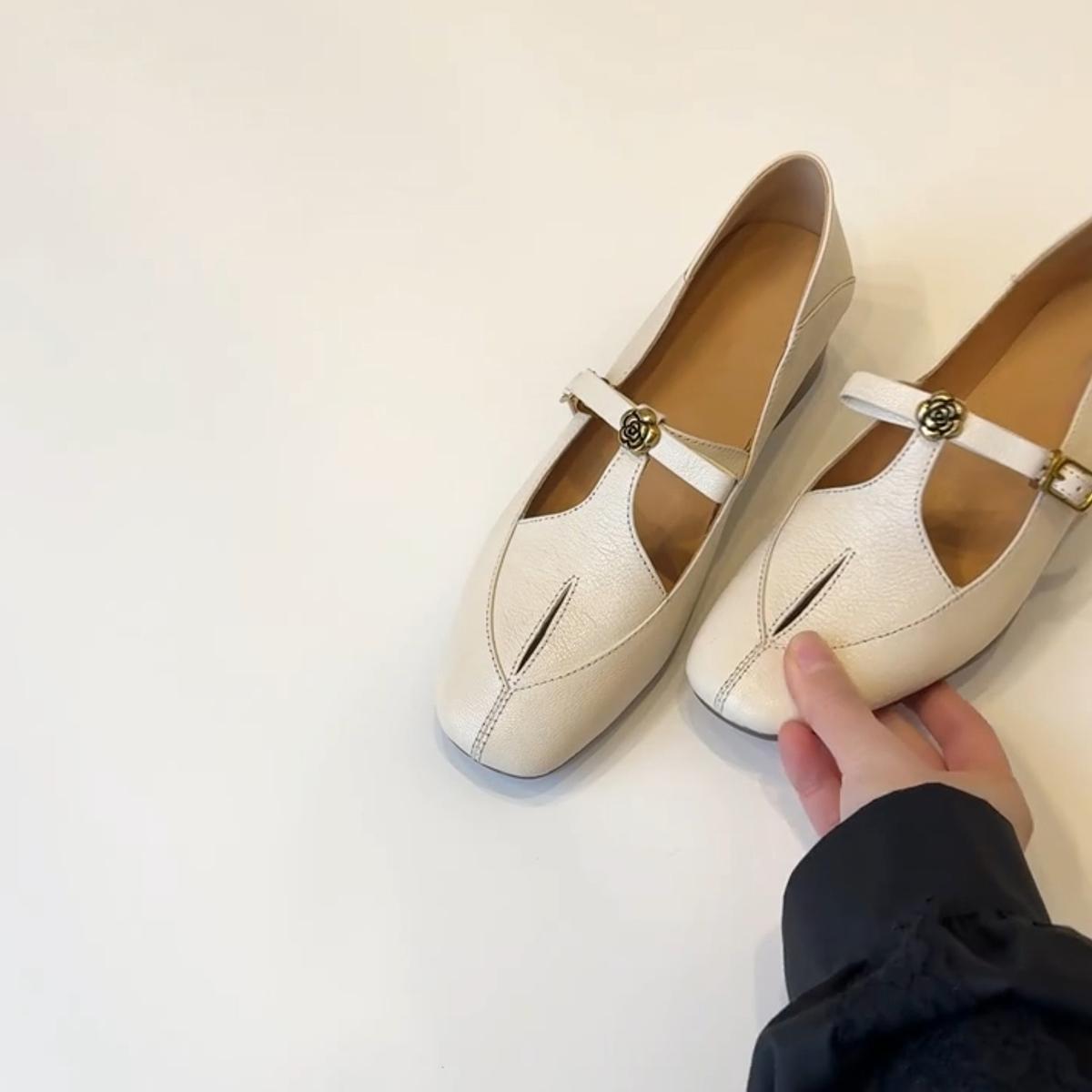 

Blue cabinet version~ French retro hollow one-word camellia single shoes with buckle women s versatile soft leather thick heel Mary Jane shoes 40 абрикосовый