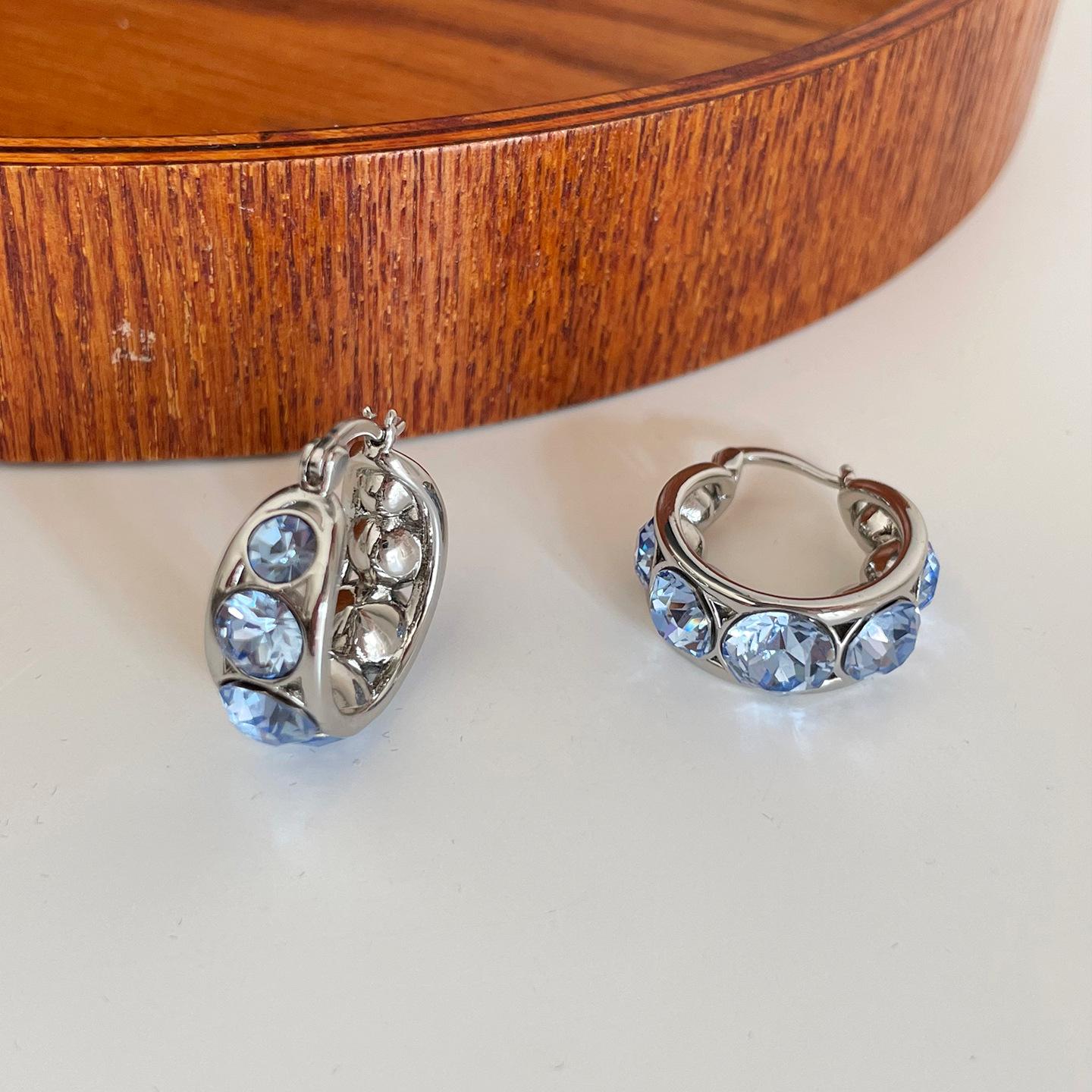 Элегантный золотой кафф с цирконами для женщин - Универсальная роскошная серьга для повседневного ношения