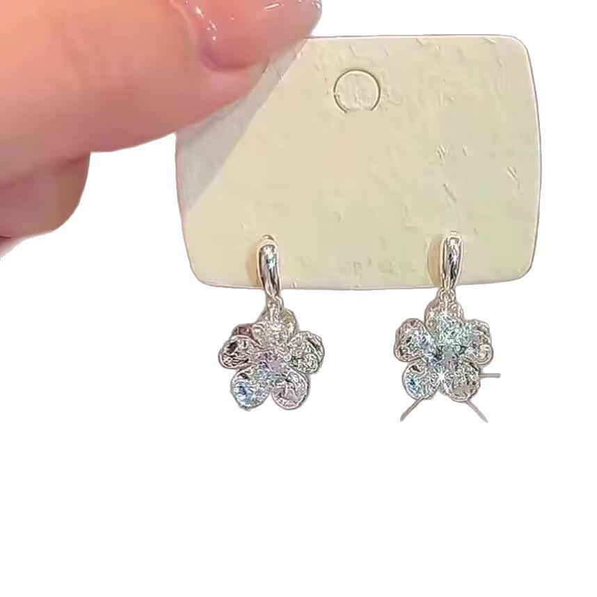 Exquisite Three-Dimensional Sweet Flower Stud Earrings: Versatile, Fashionable, and Unique Ear Ornaments