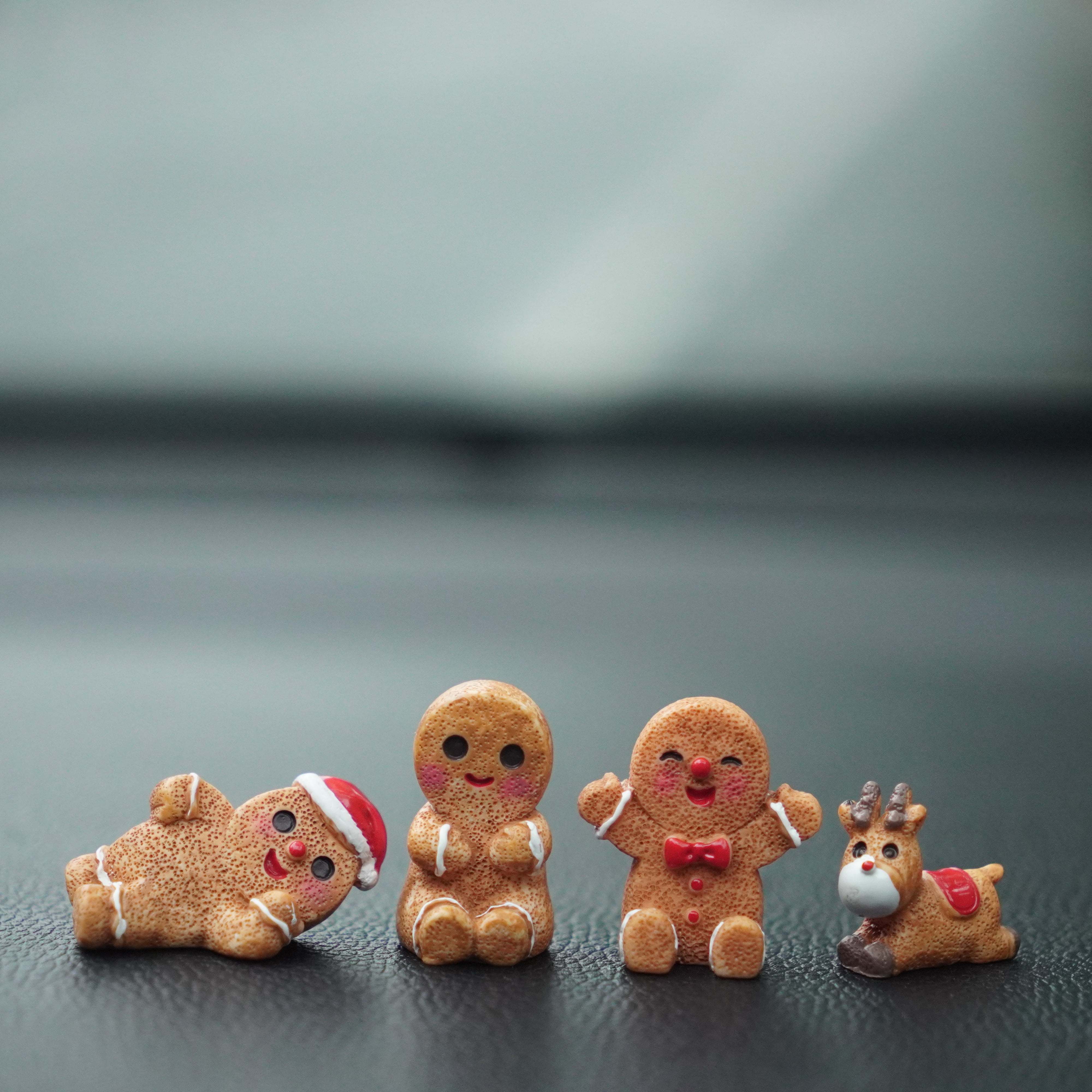 

Charming Christmas Resin Figurines - Snowman & Reindeer - Perfect for Holiday Decor, Car Ornaments & Dollhouse Accessories
